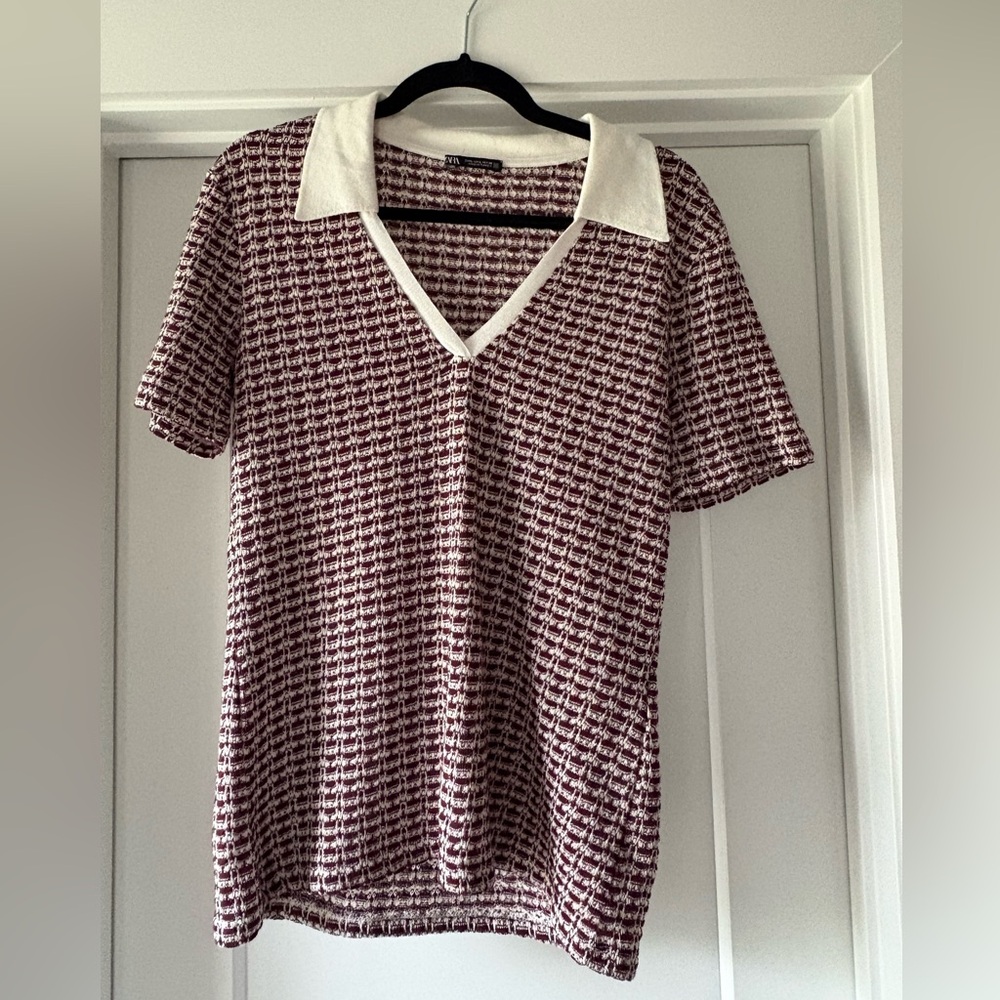 Zara Stylish Women's V-Neck Polo Top - Maroon and White Size Large.